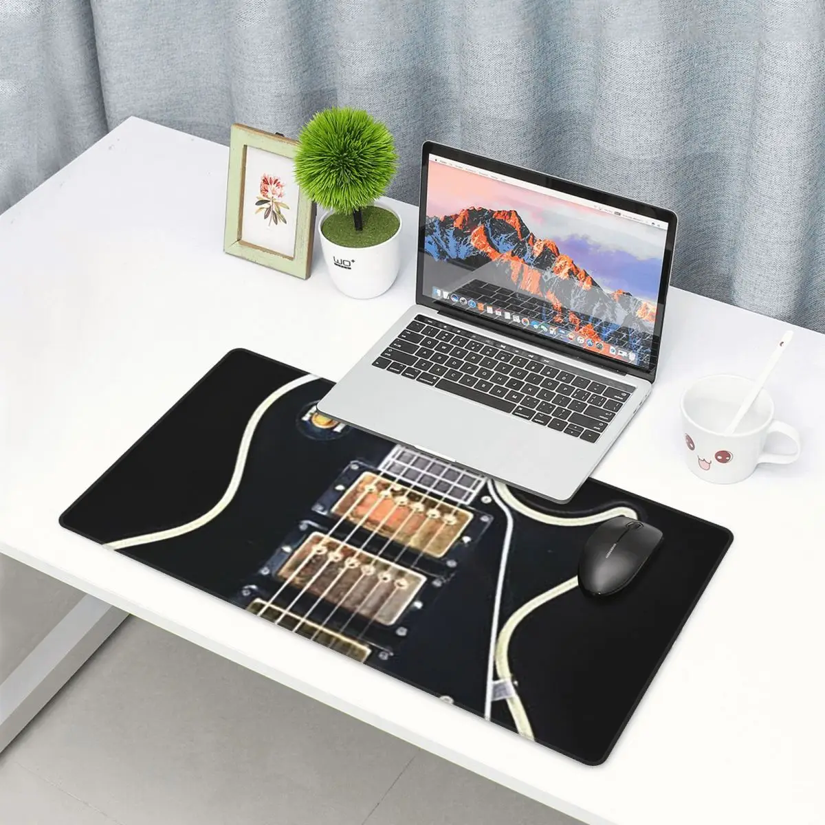 Laptop Accessories Shop - Alas Mouse Besar Gibson Custom Shop